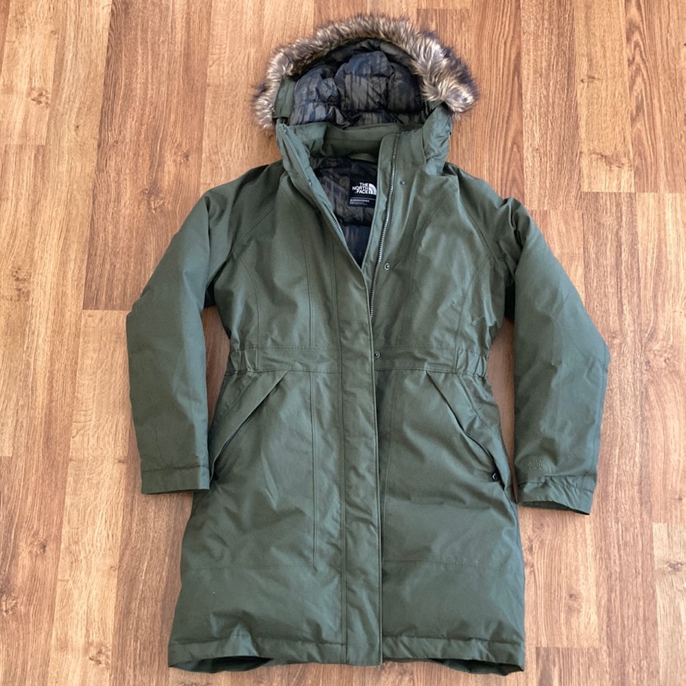 NWOT The North Face Women’s Camouflage Green Puffer Down Jacket Zip Up Faux Fur